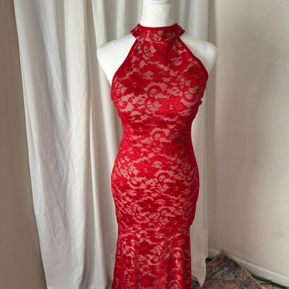 Emerald Sundae Red Lace Maxi Gown with Fishtail Cut - Small - Picture 2 of 8